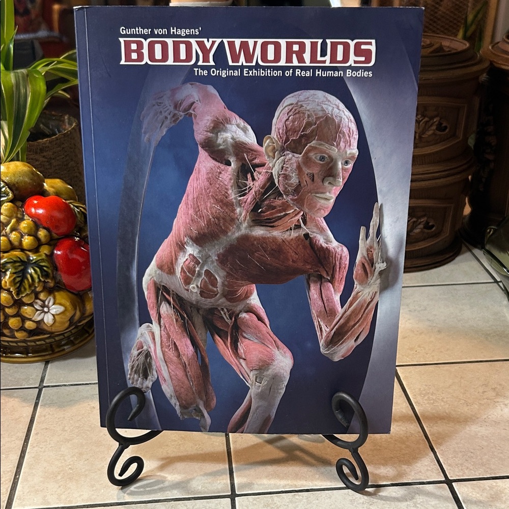 ✔️$5 buy one get one Body Worlds Exhibition Book